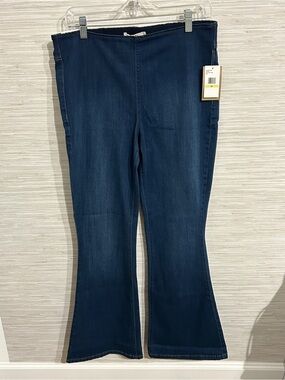 Jessica Simpson Soft Sculpt Pull On Flare Jeans Size 30 NWT Dark Wash Denim